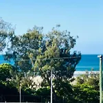 Ocean View Dreaming, Metres To The Beach!