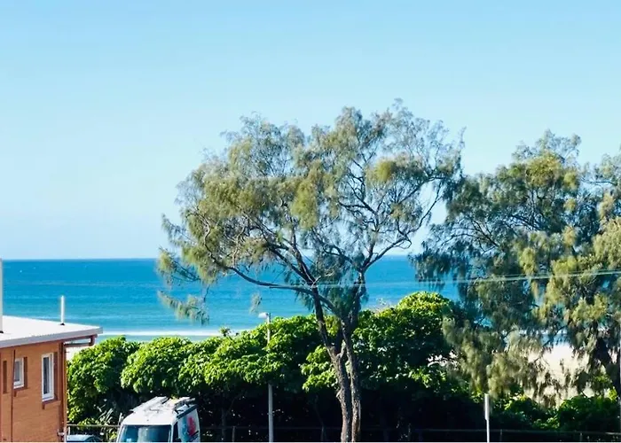 Ocean View Dreaming, Metres To The Beach!
