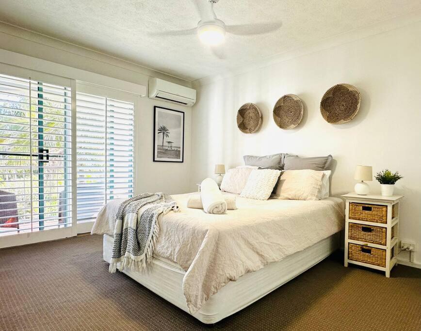 Ocean View Dreaming, Metres To The Beach! Apartment