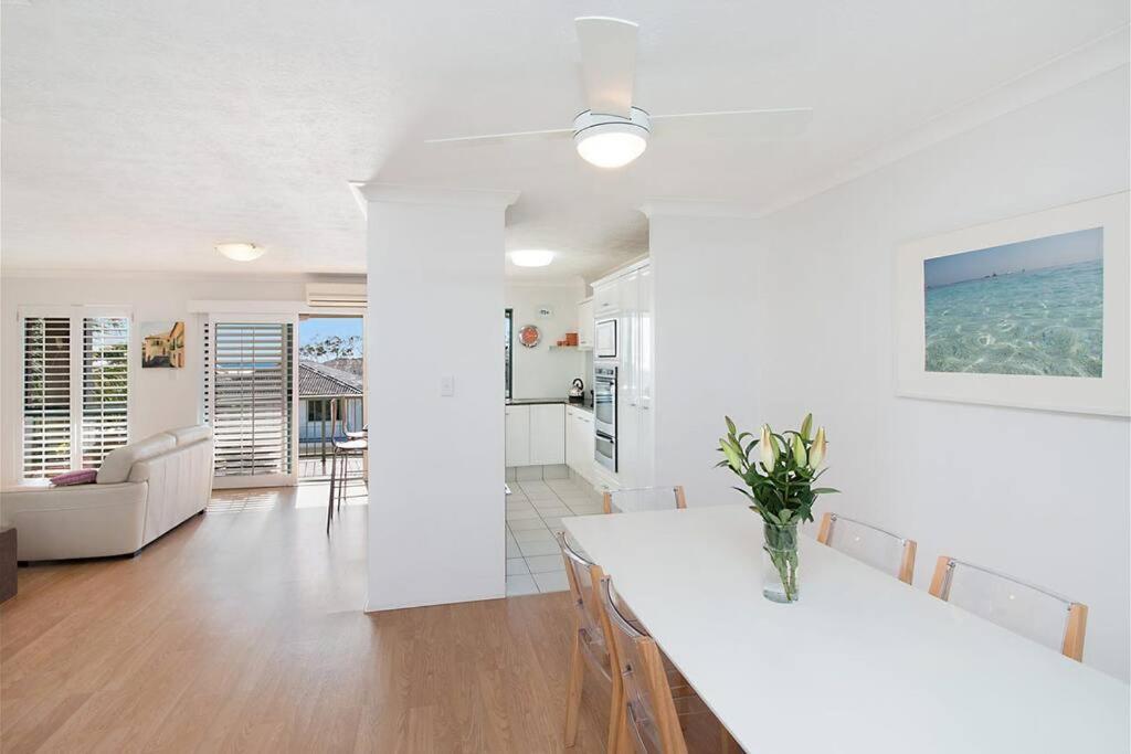 Apartment Ocean View Dreaming, Metres To The Beach! Gold Coast