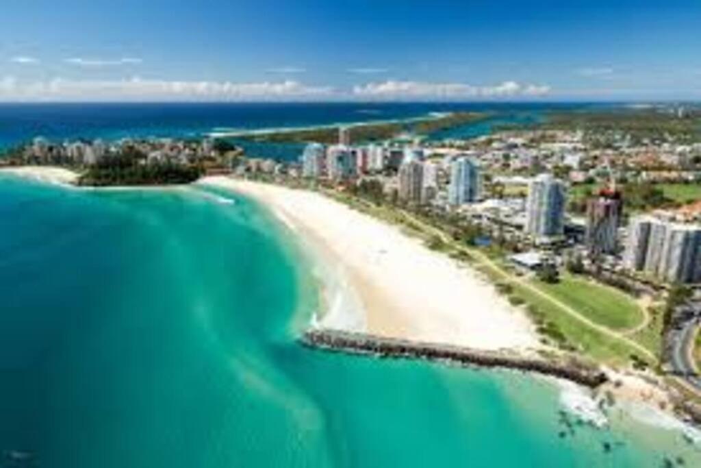 Ocean View Dreaming, Metres To The Beach!