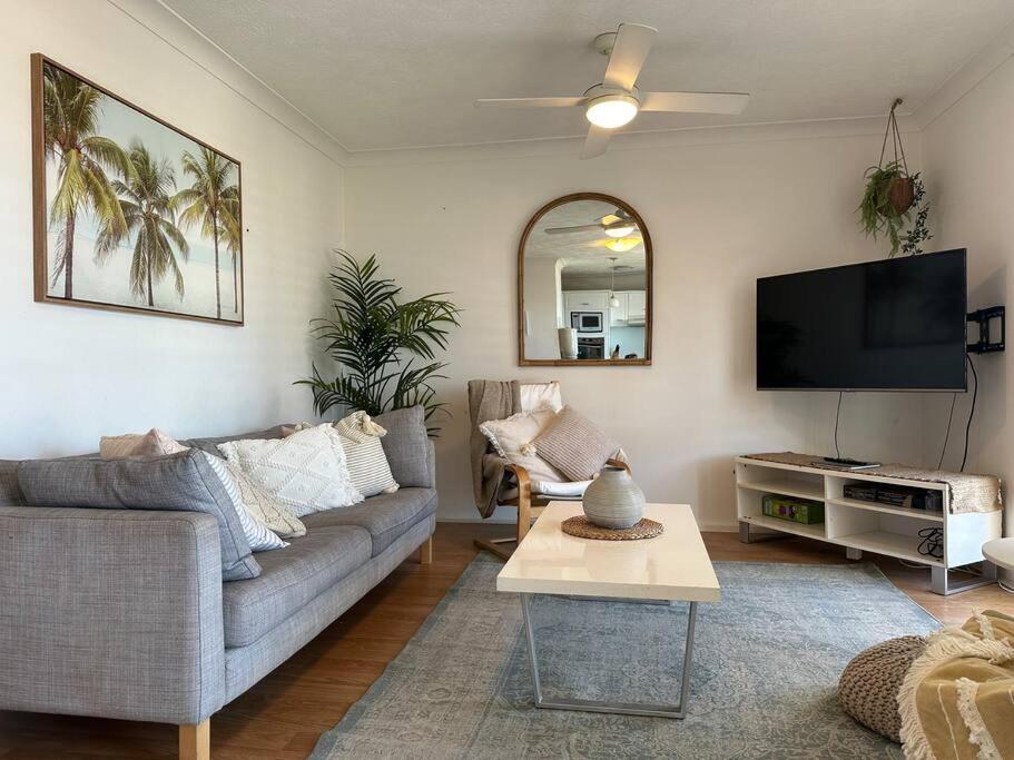 Ocean View Dreaming, Metres To The Beach! *