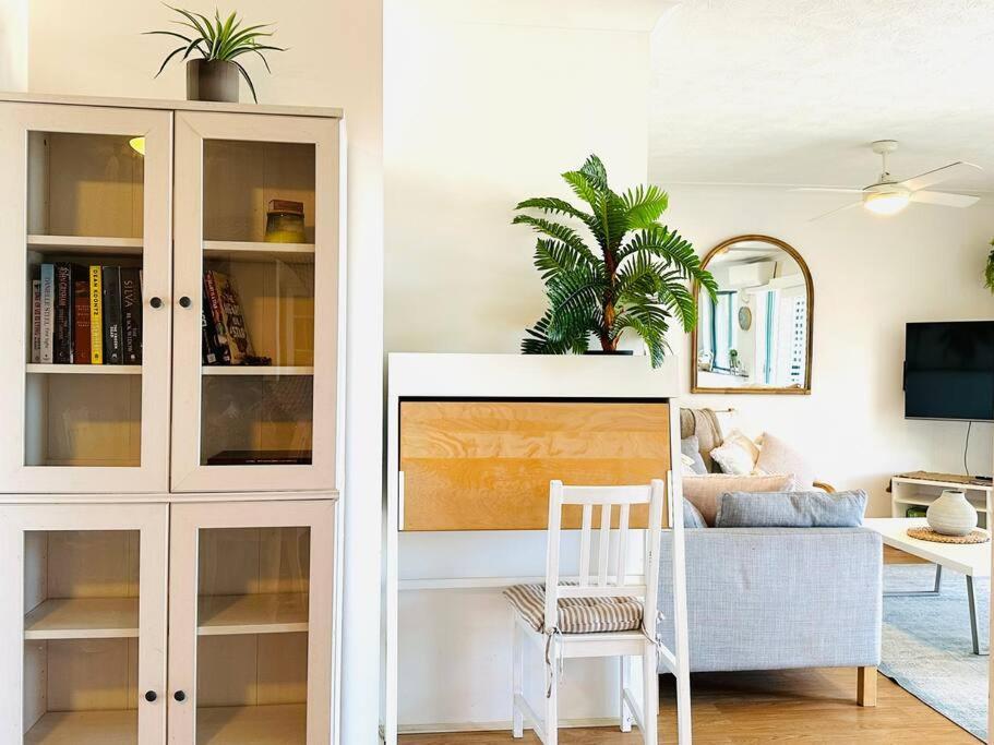 Apartment Ocean View Dreaming, Metres To The Beach! *
