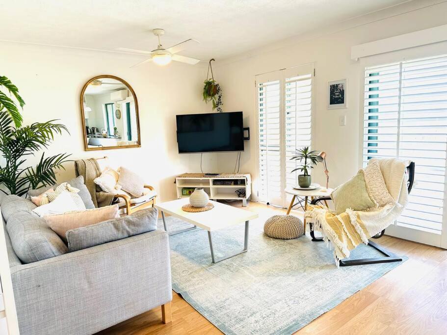 Apartment Ocean View Dreaming, Metres To The Beach! Gold Coast