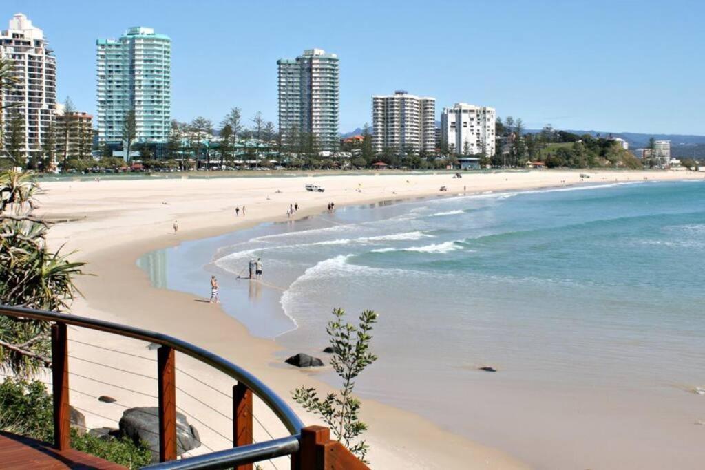 Apartment Ocean View Dreaming, Metres To The Beach!