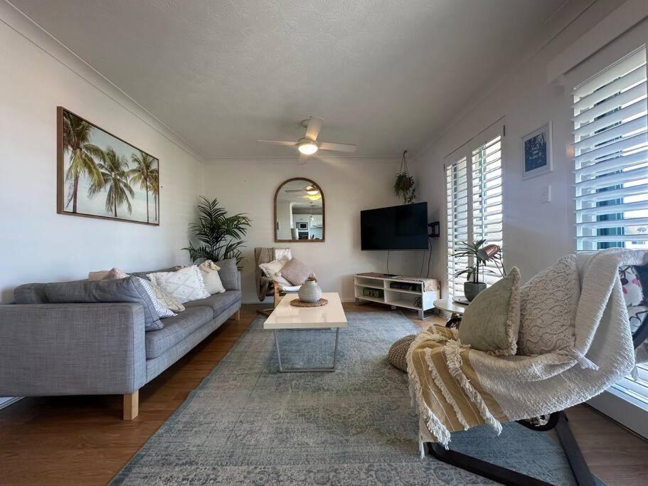 Ocean View Dreaming, Metres To The Beach! Apartment *
