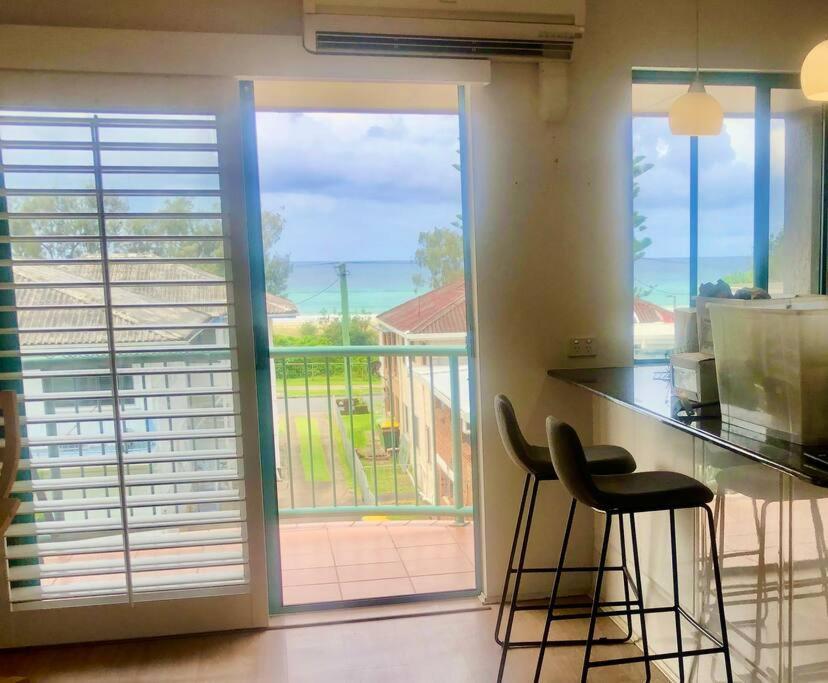 Apartment Ocean View Dreaming, Metres To The Beach! Gold Coast