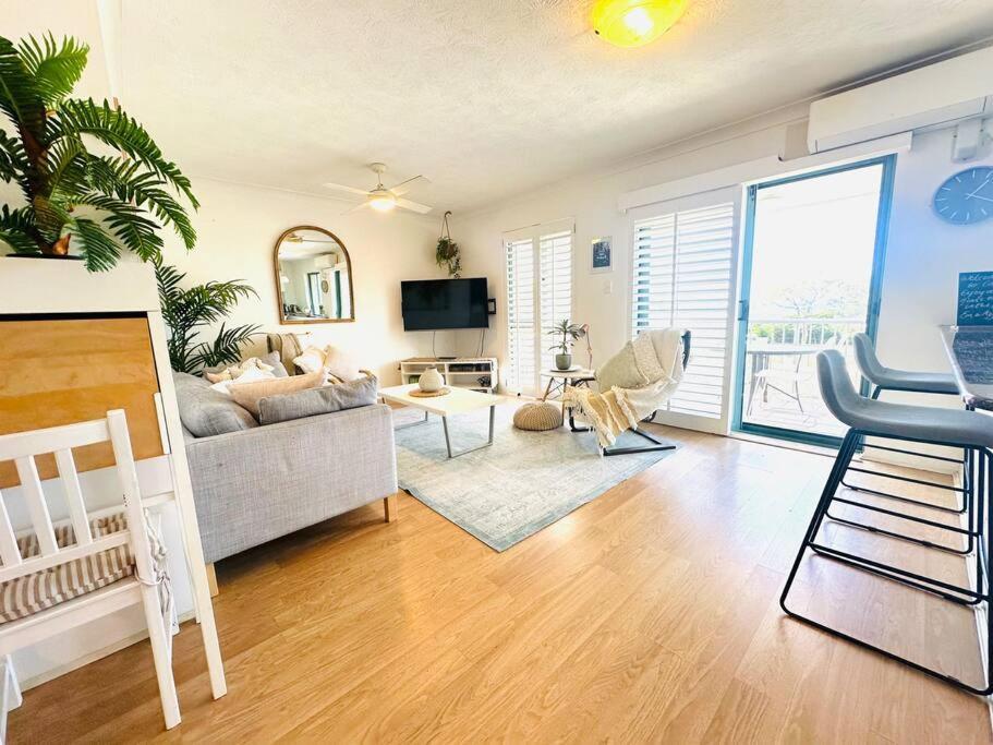 Apartment Ocean View Dreaming, Metres To The Beach! *