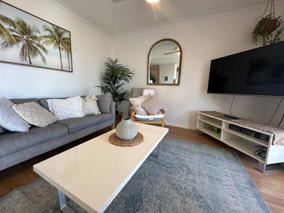 Apartment Ocean View Dreaming, Metres To The Beach! Gold Coast
