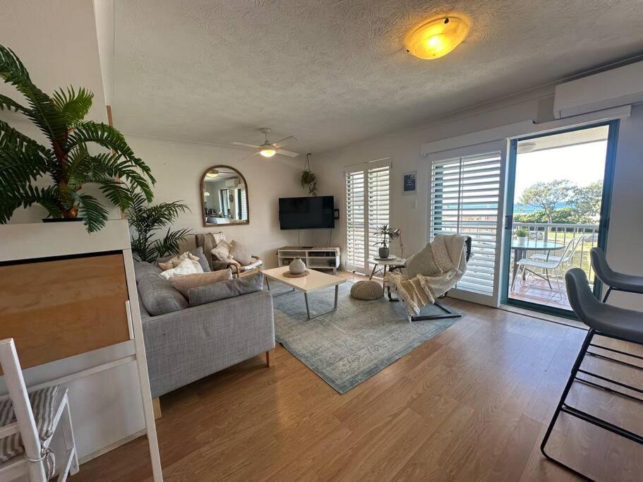 Ocean View Dreaming, Metres To The Beach! *
