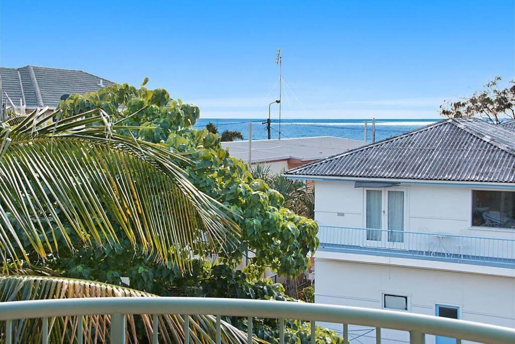 Ocean View Dreaming, Metres To The Beach! * Gold Coast