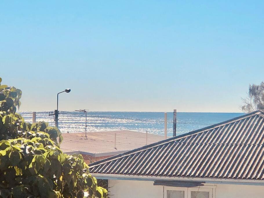 Apartment Ocean View Dreaming, Metres To The Beach!