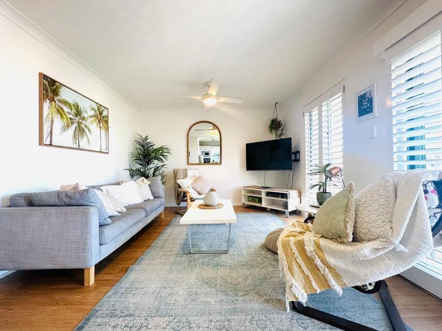 Apartment Ocean View Dreaming, Metres To The Beach! *