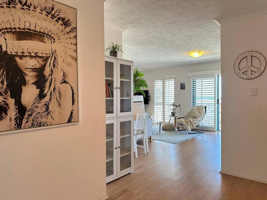 Ocean View Dreaming, Metres To The Beach! Gold Coast