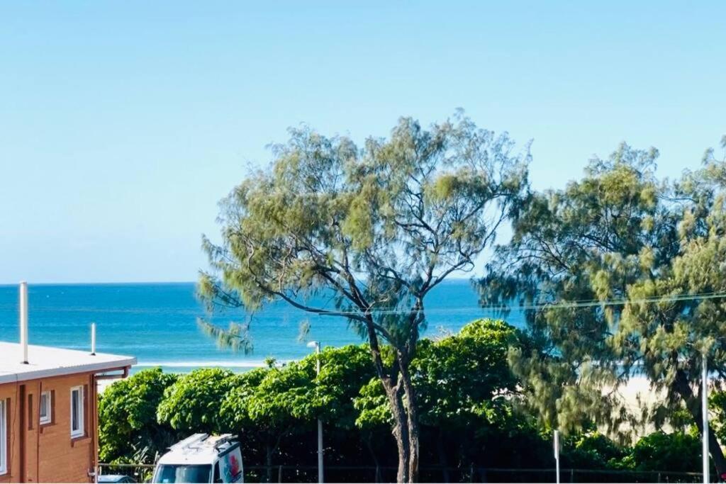 Ocean View Dreaming, Metres To The Beach! Gold Coast