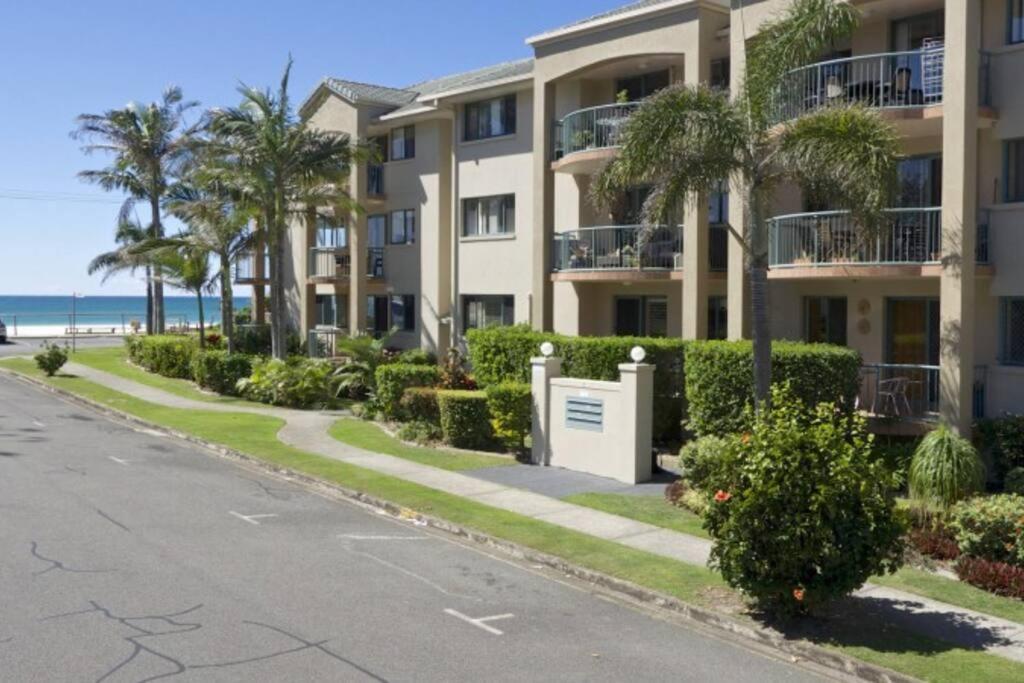 Apartment Ocean View Dreaming, Metres To The Beach! *